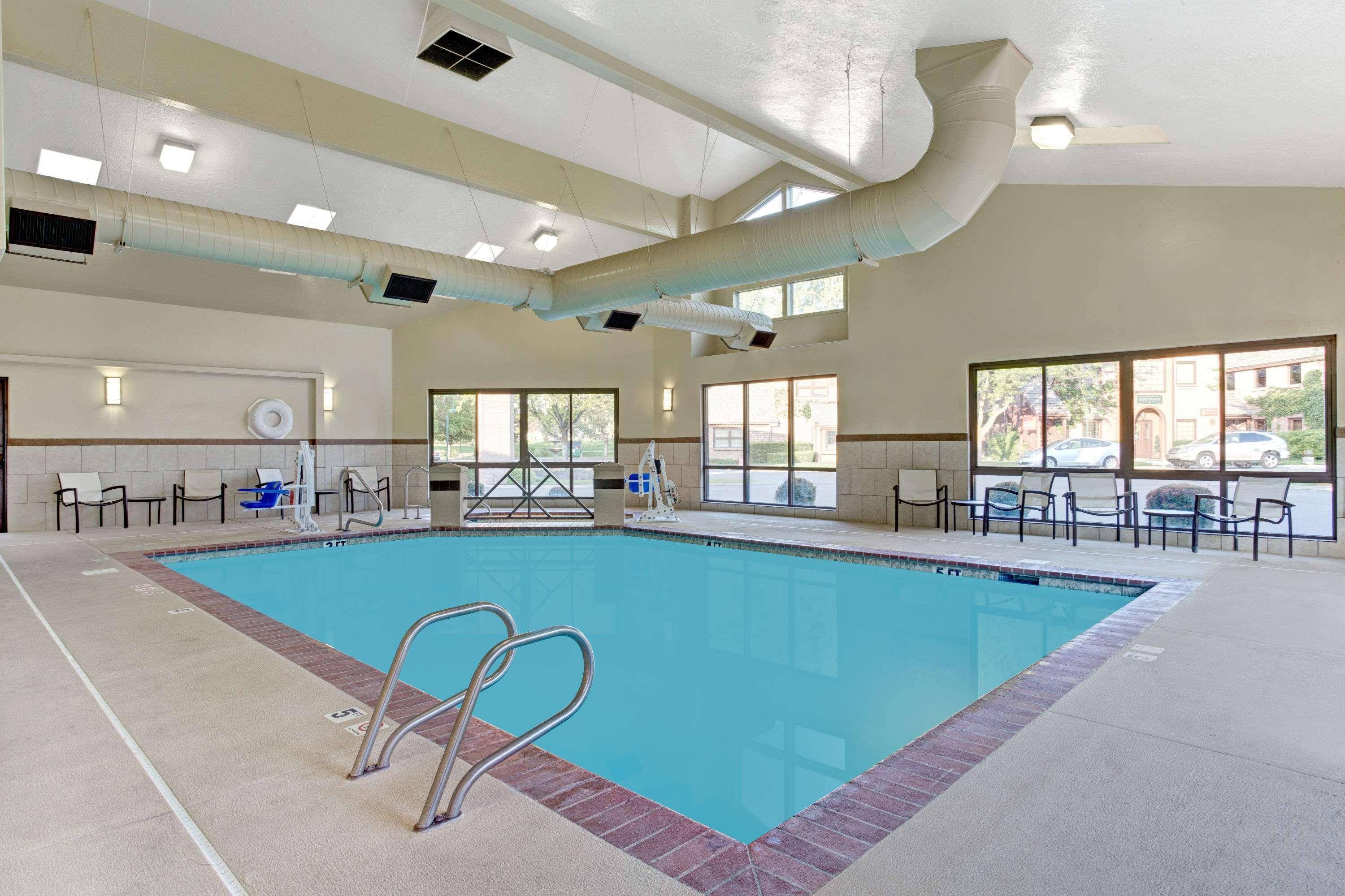 Hotel Baymont By Wyndham River 3*