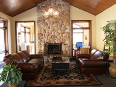 Baymont By Wyndham River Hotel